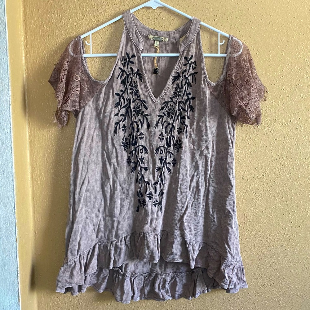 Gimmicks size S cold shoulder top with ruffles, lace and a high low feature